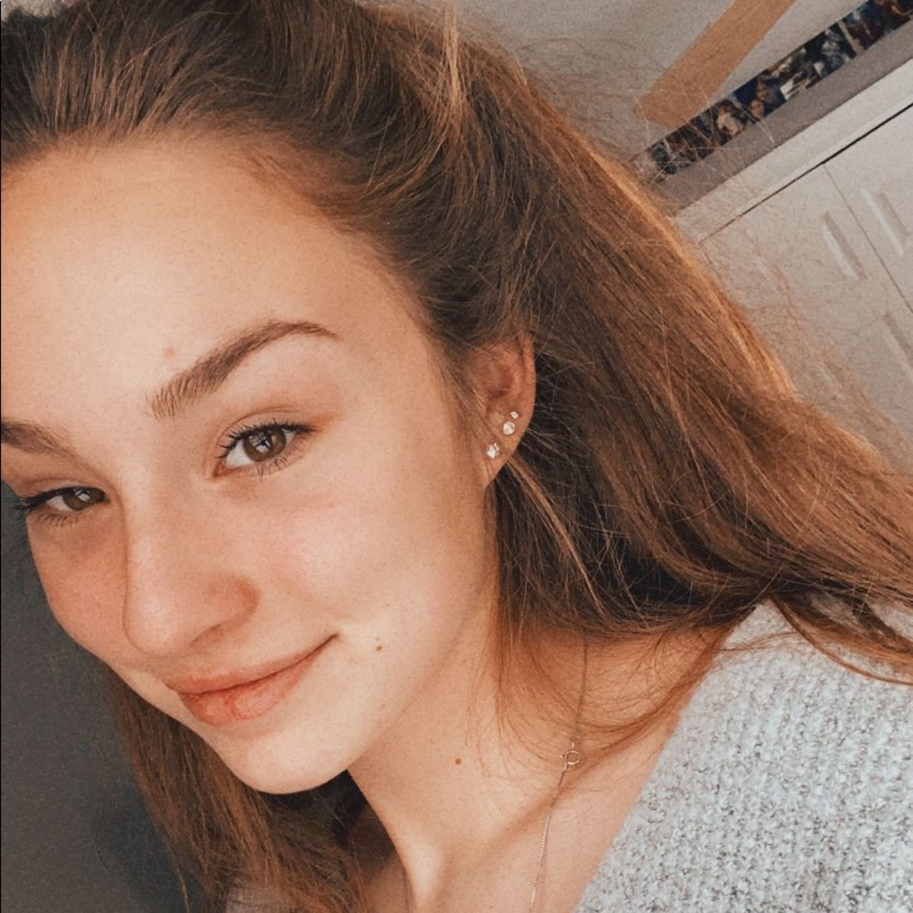 Meet your Posher, Caitlyn